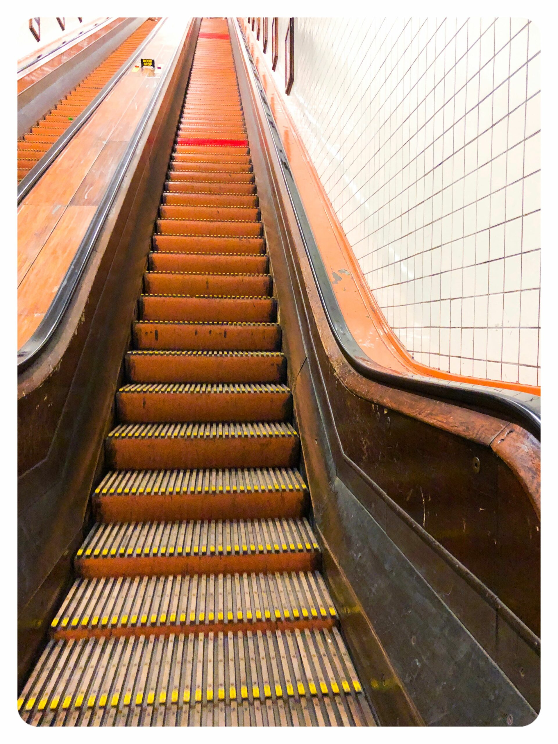 Antwerpen an einem Tag Holztreppe Sint-Anna-Tunnel